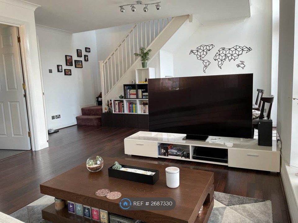 Property photo 1 of 13 Living Room