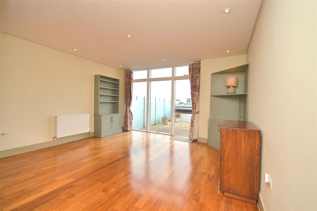 Property photo 2 of 14 0025 (1).Png