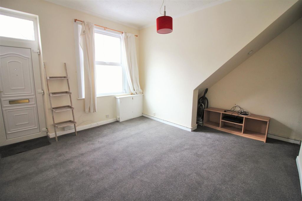Property photo 2 of 6