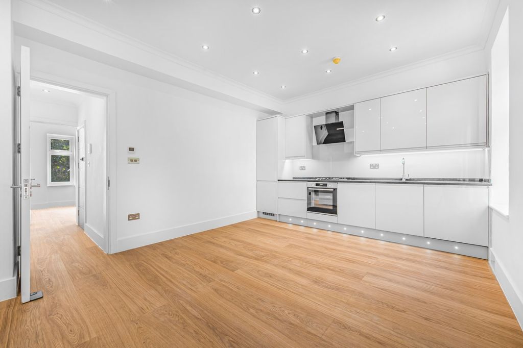 Property photo 3 of 12 Picture No. 11