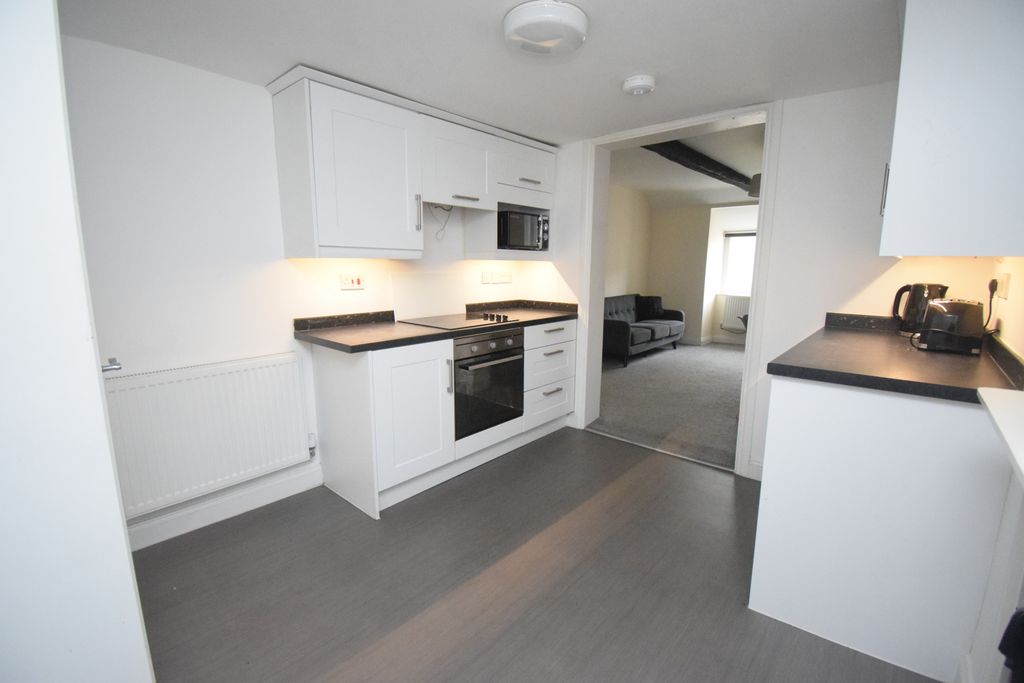 Property photo 3 of 11 Kitchen (2)