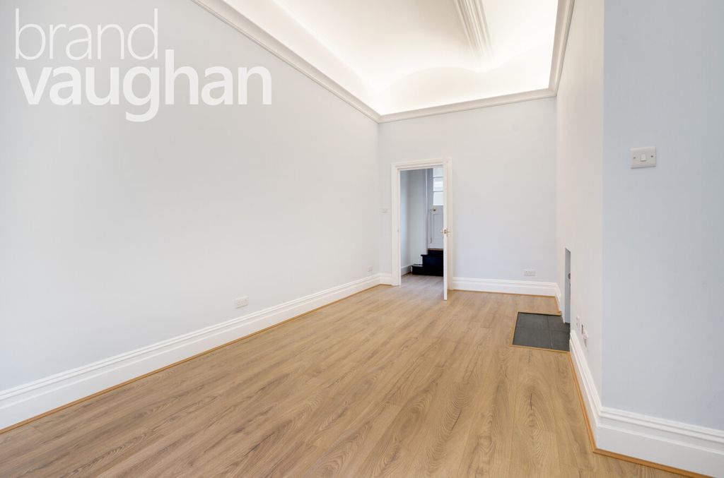 Property photo 2 of 12 Bedroom/Reception