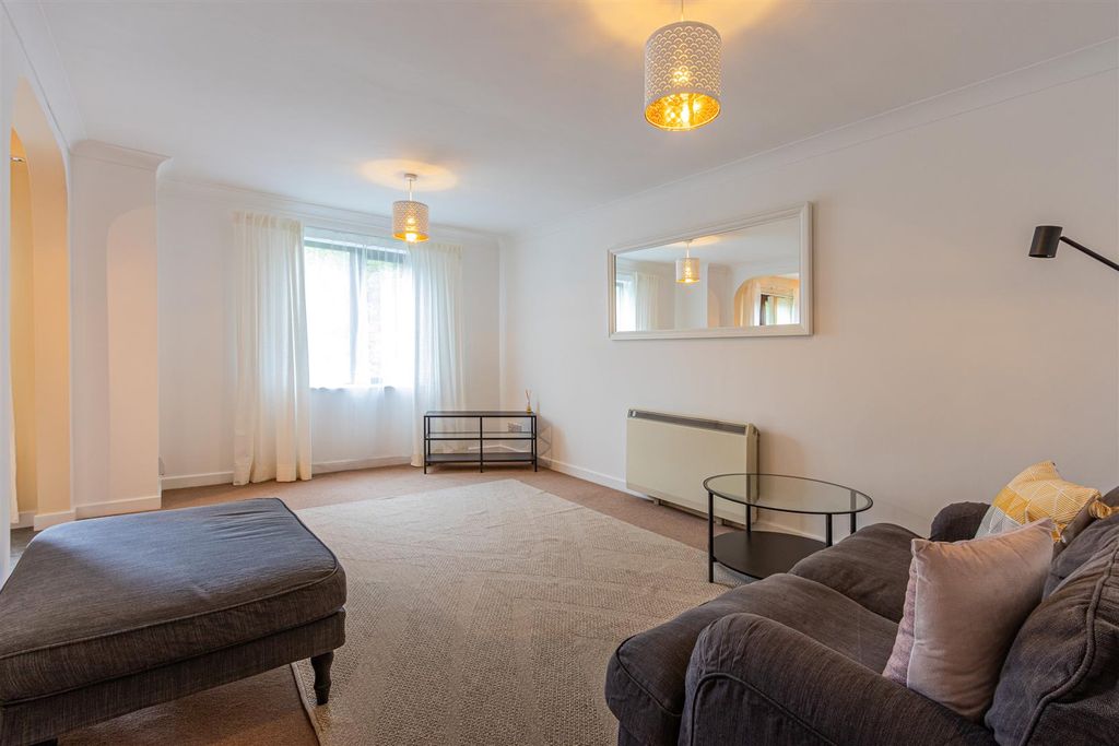 Property photo 2 of 11 Caernarvon Court 5-6.Jpg