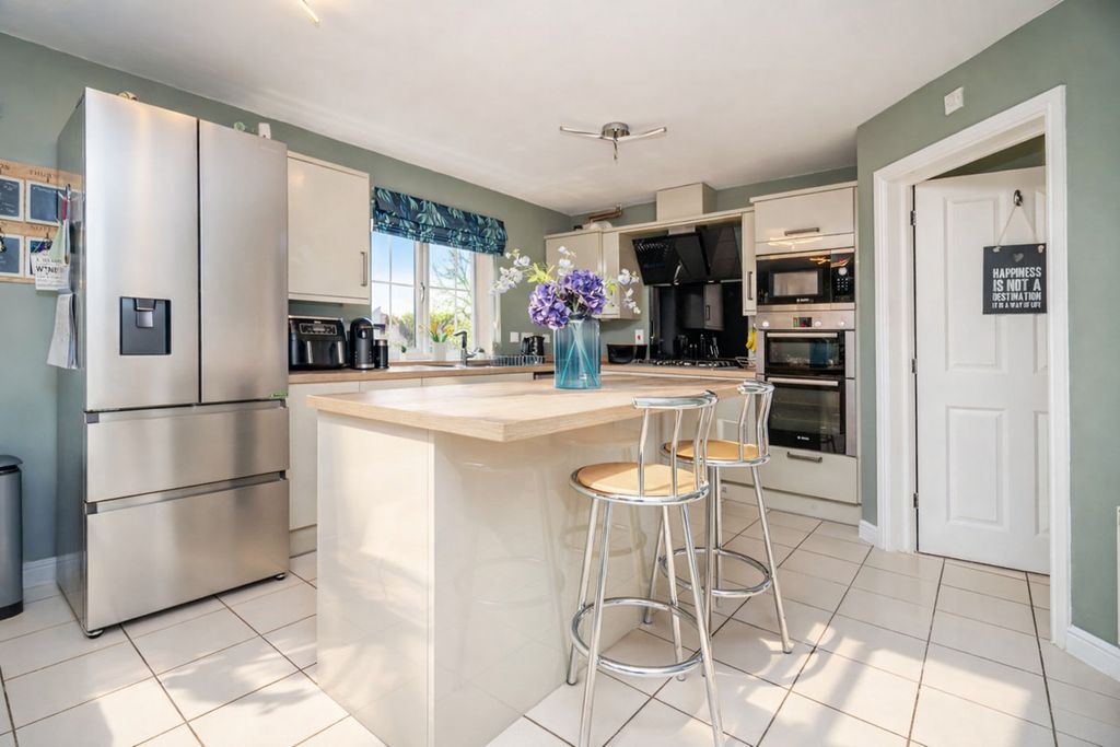 Property photo 3 of 24