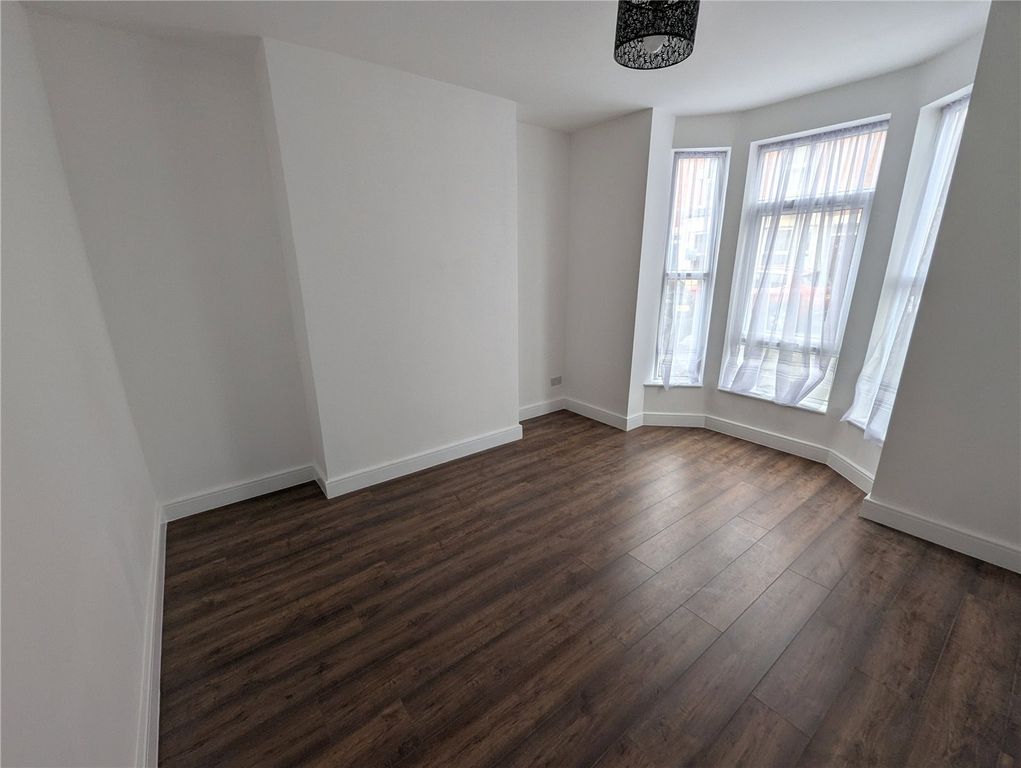 Property photo 2 of 18 Picture No. 21