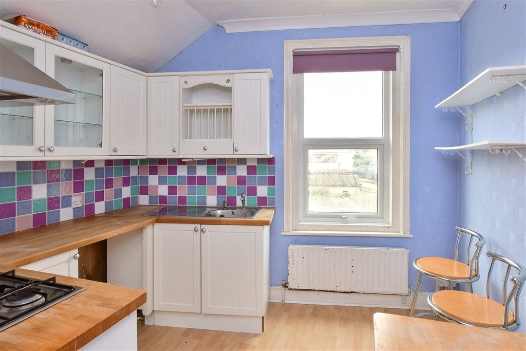 Property photo 3 of 11 Kitchen