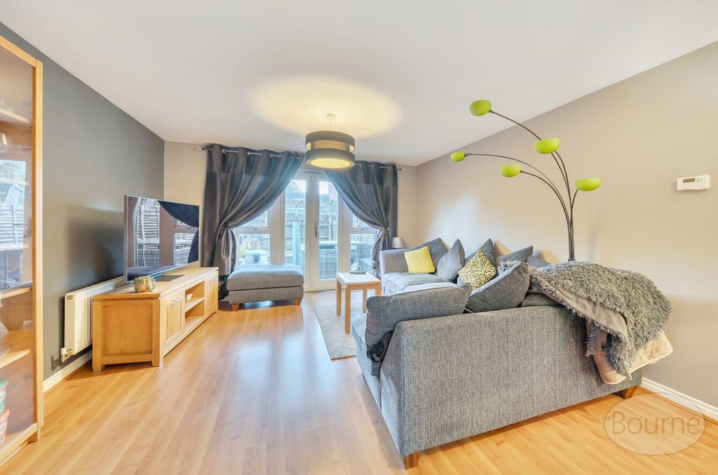 Property photo 3 of 21 1A722223-8570-488...