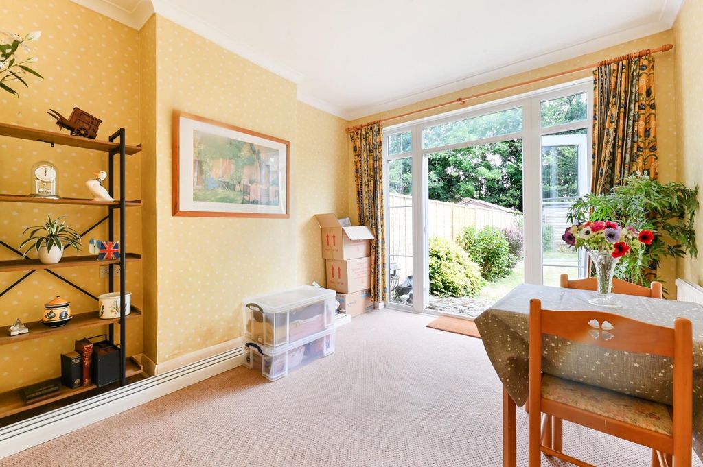 Property photo 3 of 14 Sandringham Road
