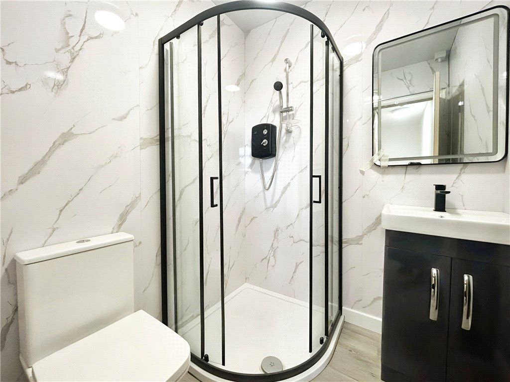 Property photo 2 of 8 Ensuite