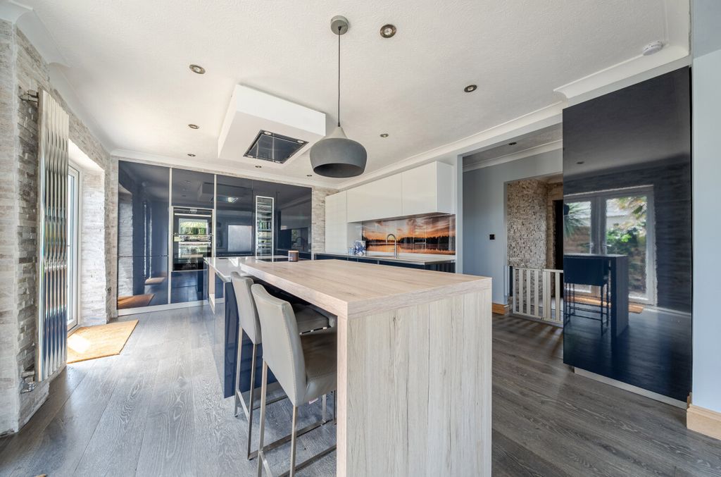 Property photo 2 of 16 1462853-17-6A0F22...