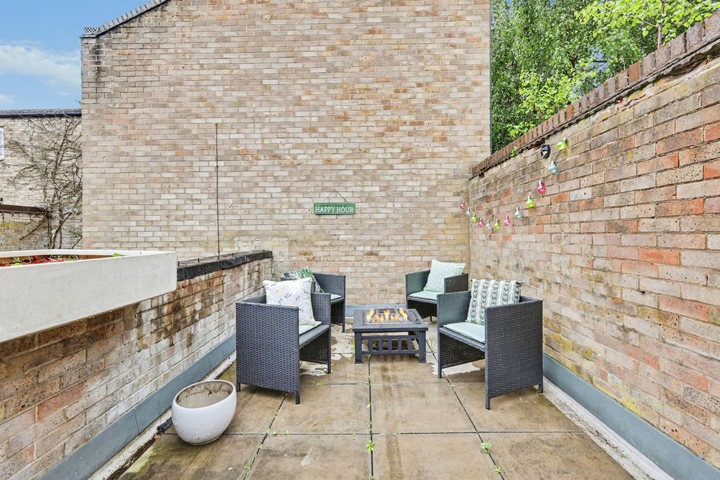 Property photo 2 of 15 Pbox-Img.Jpg