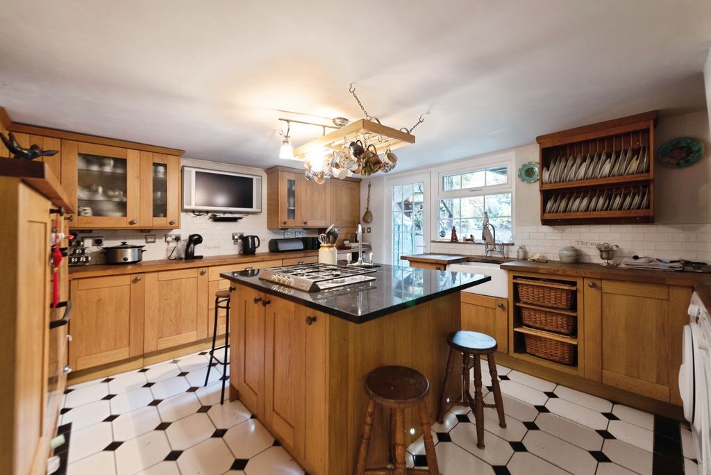 Property photo 2 of 15 Pbox-Img.Jpg