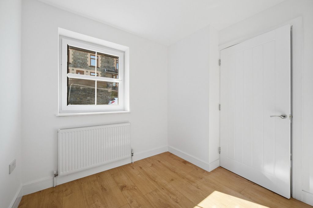 Property photo 3 of 36