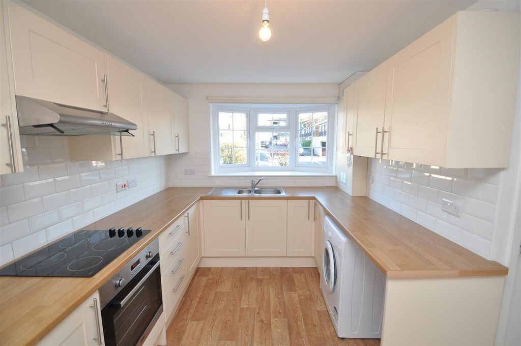 Property photo 2 of 10 Kitchen.Jpg
