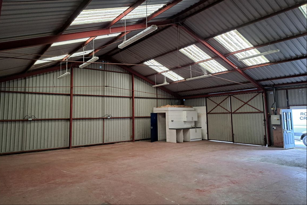 Property photo 3 of 3 High Ceilings