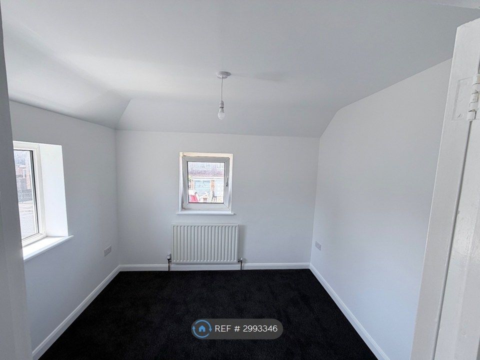 Property photo 2 of 31 3rd Bedroom