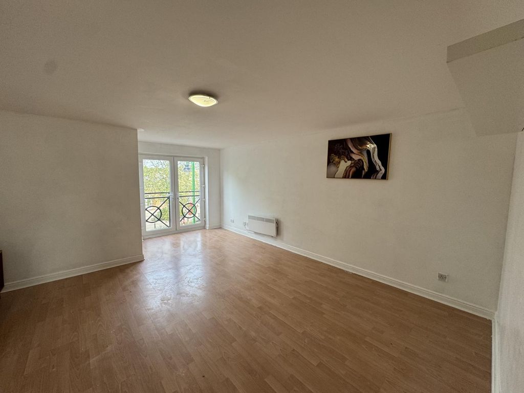 Property photo 2 of 6 Img 4172