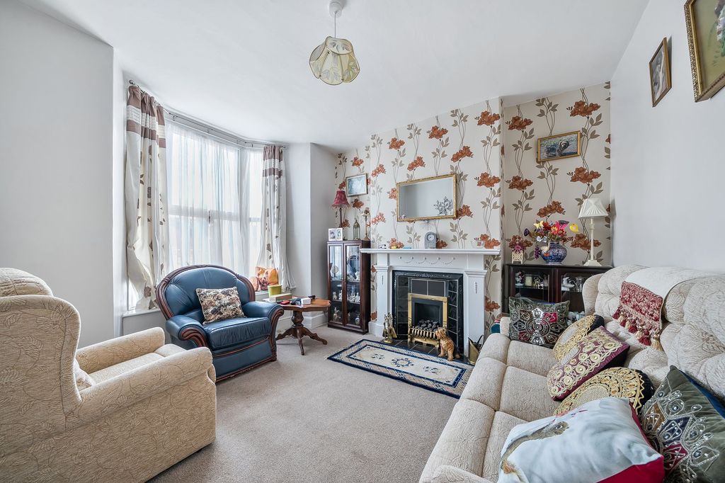 Property photo 2 of 16