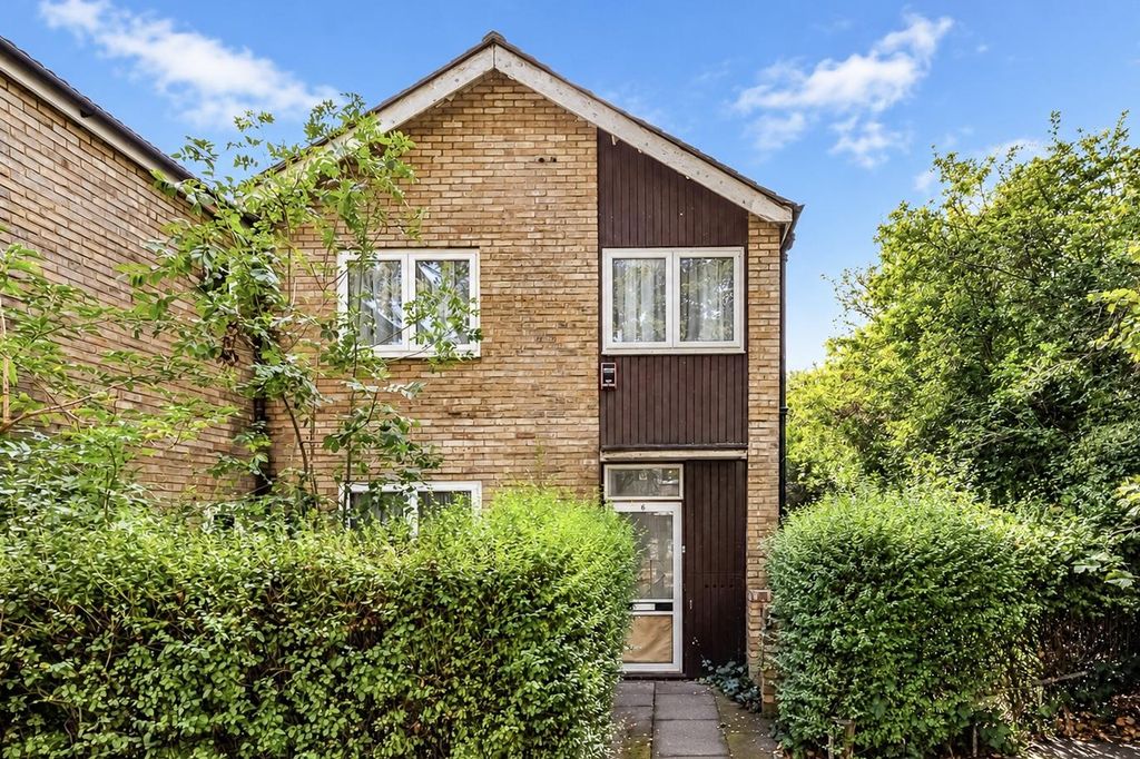 Property photo 1 of 17 Lorden Walk