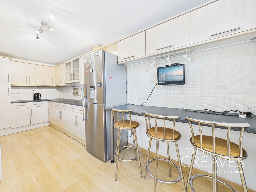 Property photo 3 of 22 Kitchen