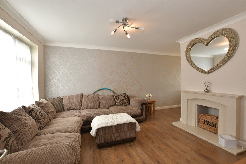 Property photo 3 of 12 Lounge