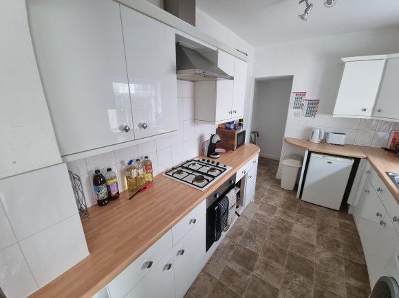 Property photo 1 of 7 Kitchen 1.Jpg