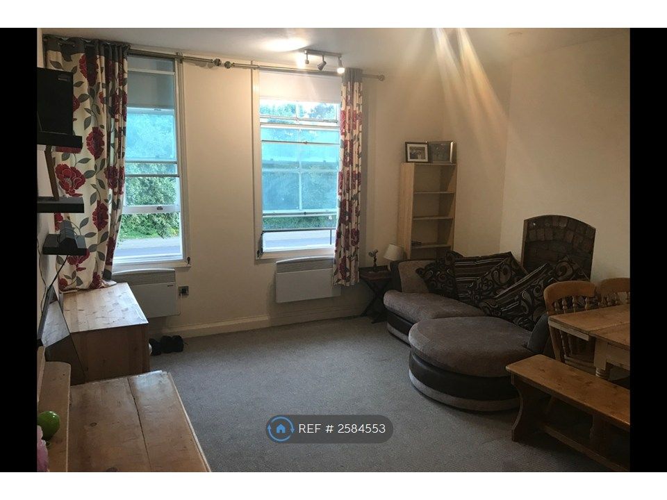 Property photo 2 of 11 Lounge