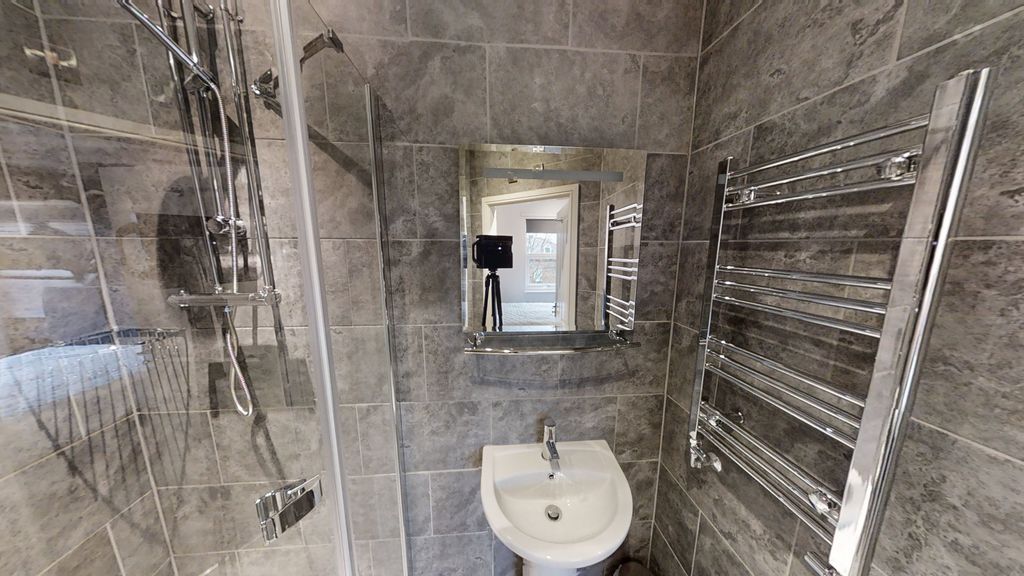 Property photo 3 of 7 Ensuite