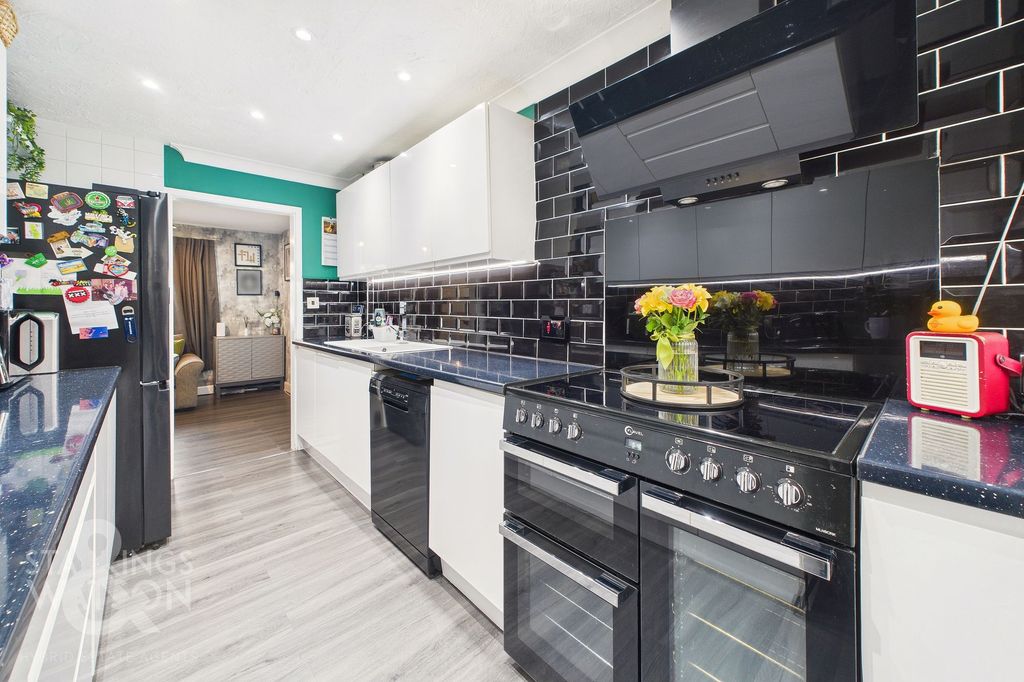 Property photo 3 of 21