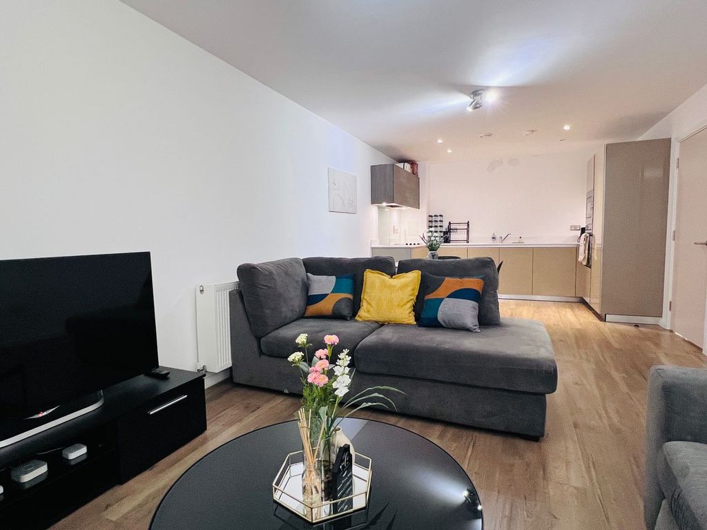 Property photo 3 of 6 Gallery