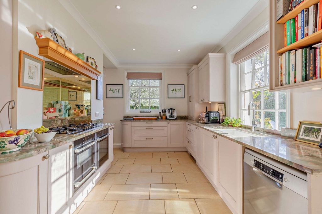 Property photo 3 of 17 Picture No. 24