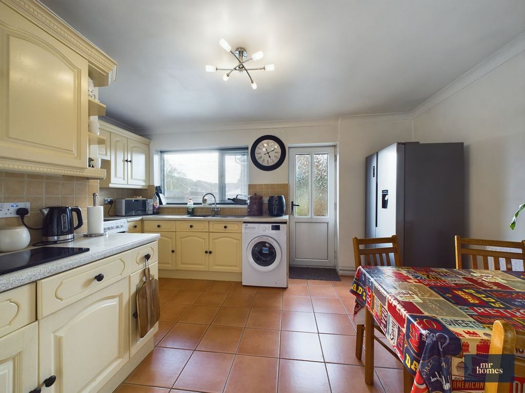 Property photo 3 of 33