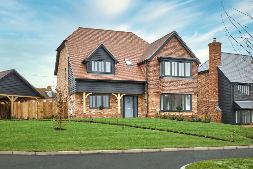 Property photo 1 of 17 Cedar