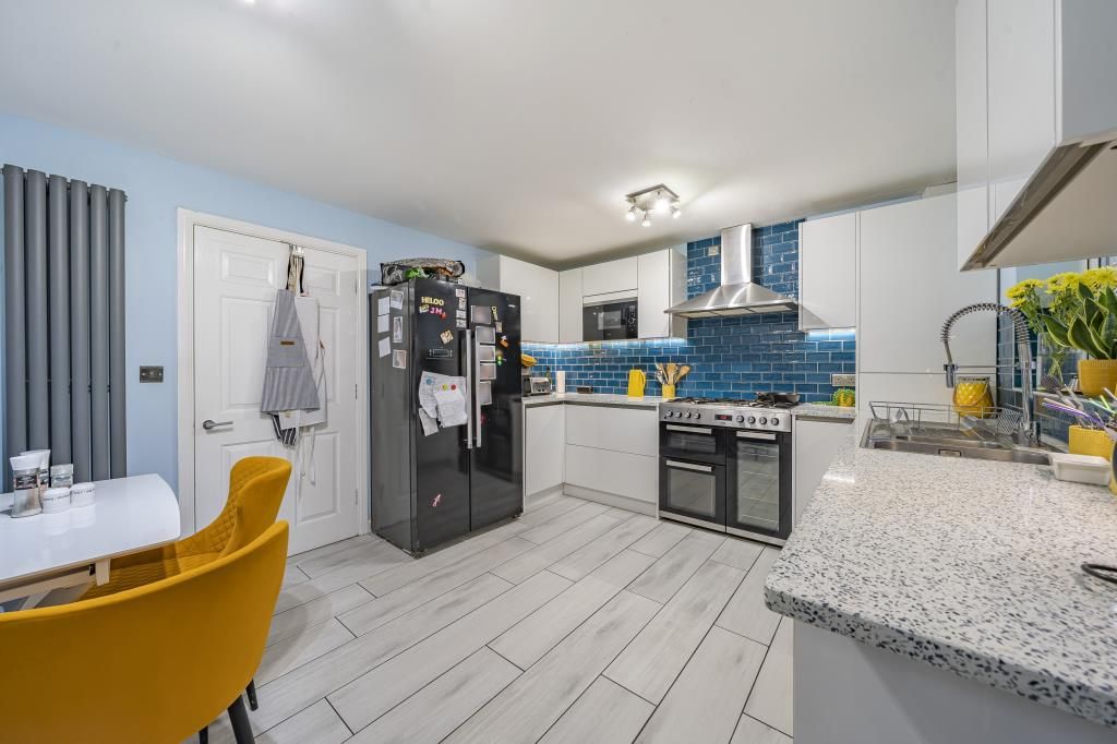 Property photo 3 of 20 Kitchen