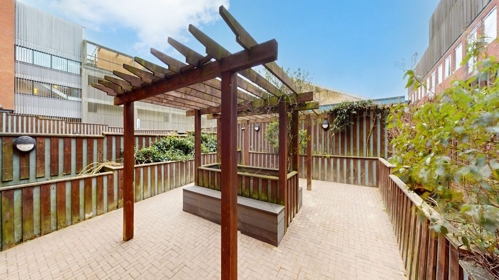 Property photo 3 of 12 4933954