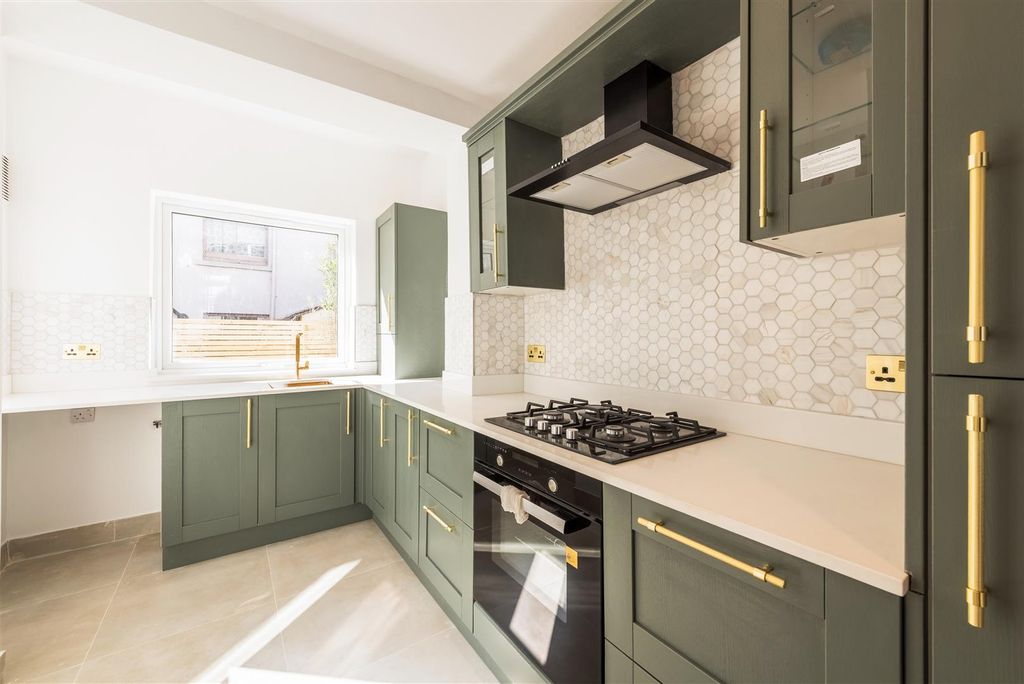 Property photo 3 of 22 15 Bute Street -9.Jpg