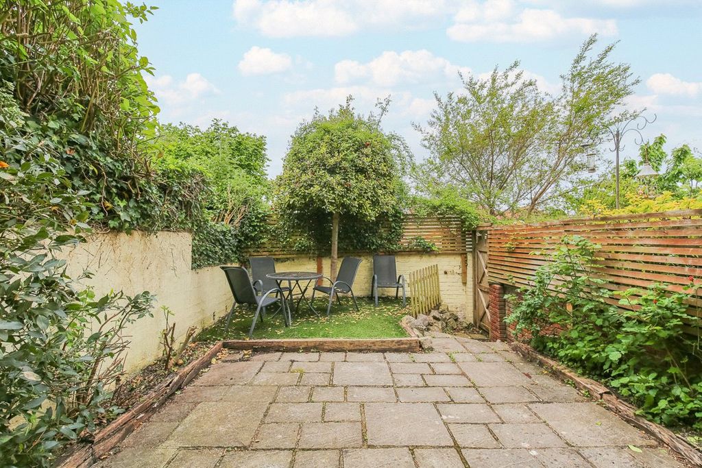 Property photo 3 of 22 Picture No. 16