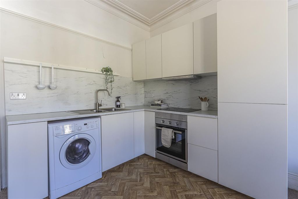Property photo 3 of 10 Connaught Road 13, 3-3.Jpg