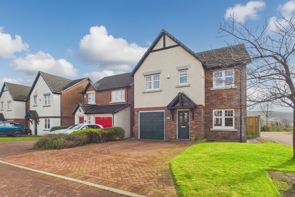 Property photo 2 of 26