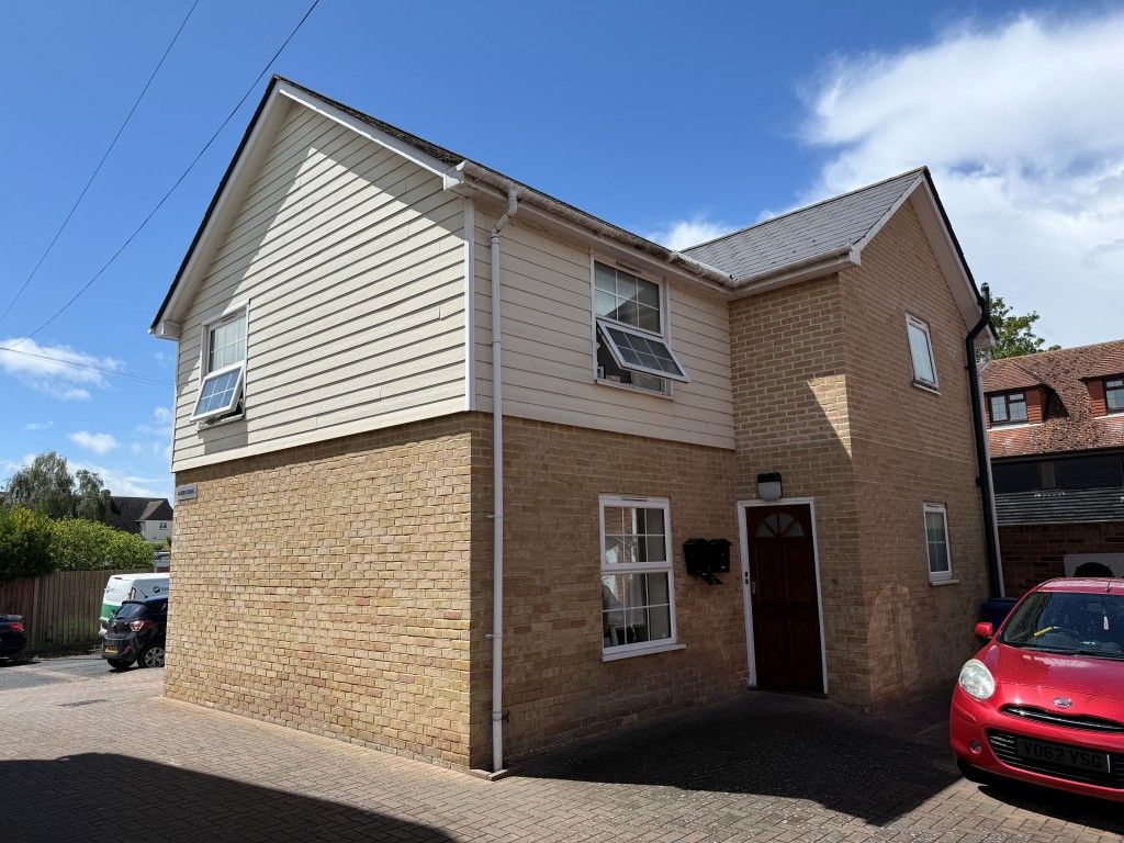 Property photo 3 of 28 Gilbert Court - 2 x 1 Bed Flats