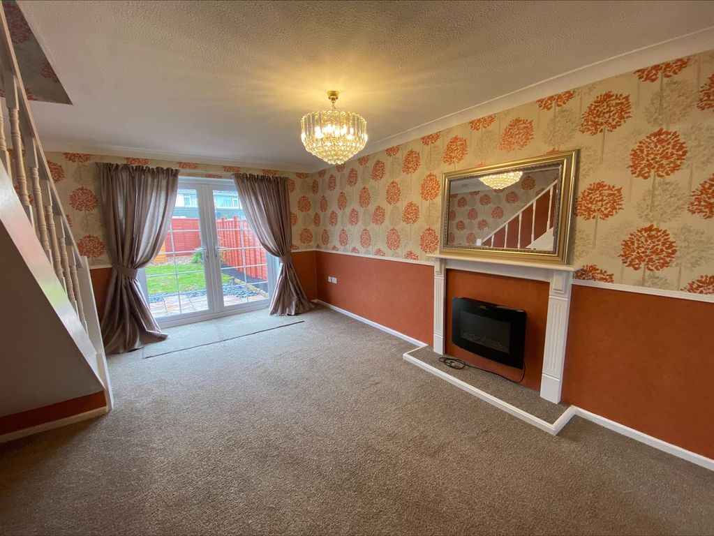 Property photo 3 of 11 Lounge