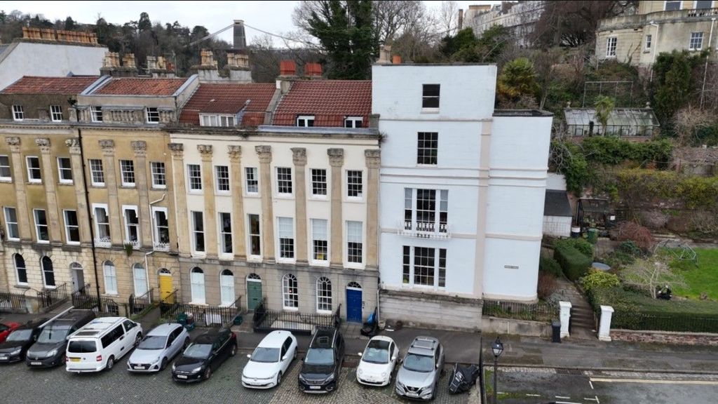 Property photo 3 of 29