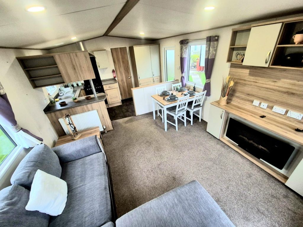 Property photo 2 of 7 Cshhg69B03Faf7496B.Jpg