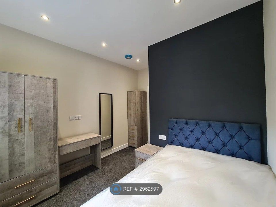 Property photo 3 of 9 Bedroom