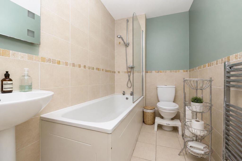 Property photo 3 of 10 Bathroom.Jpg