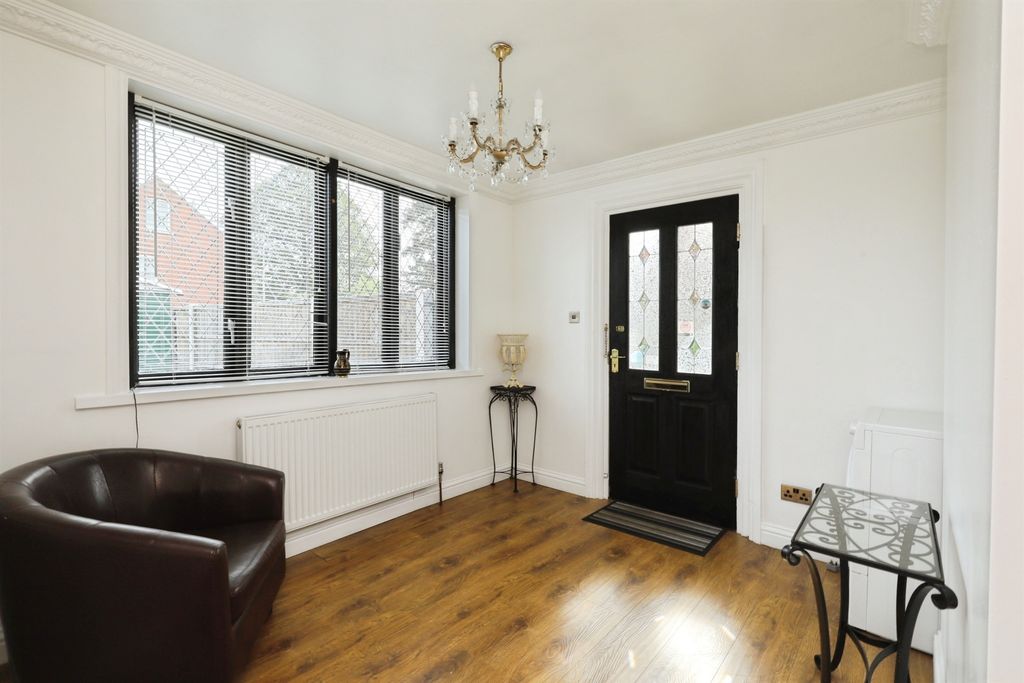 Property photo 2 of 17 Entrance Hall