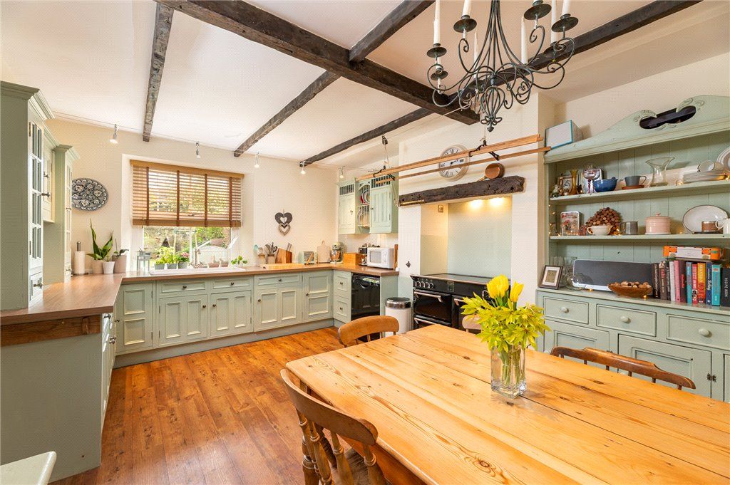 Property photo 3 of 25 Kitchen
