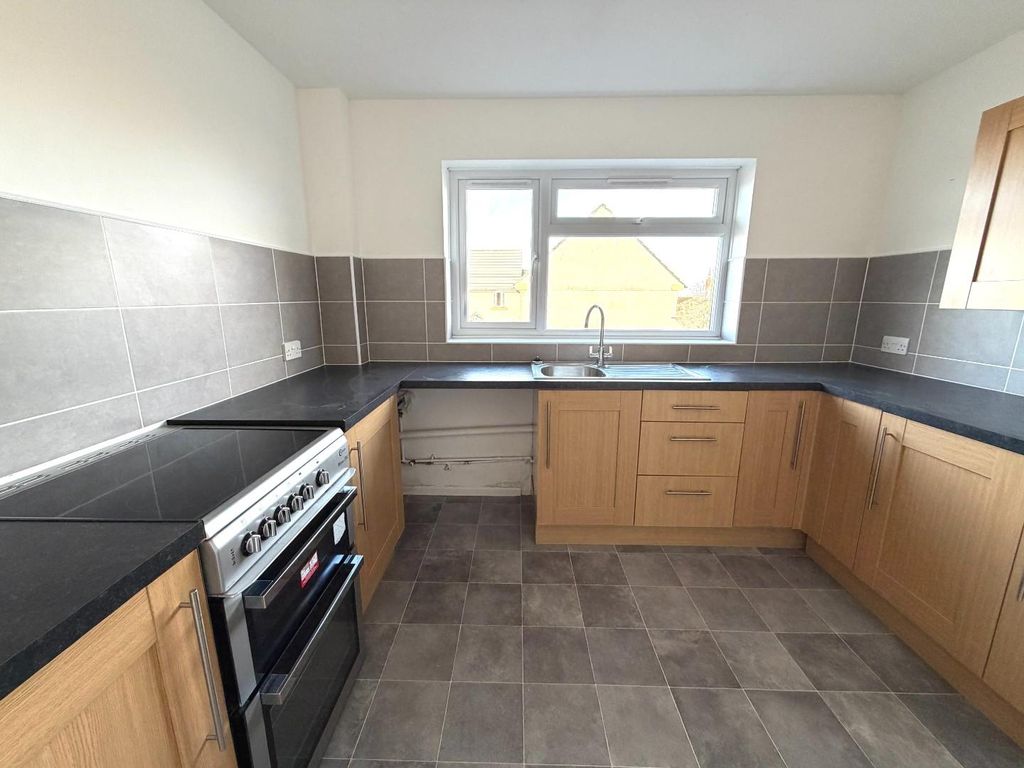 Property photo 2 of 6 Kitchen.Jpg