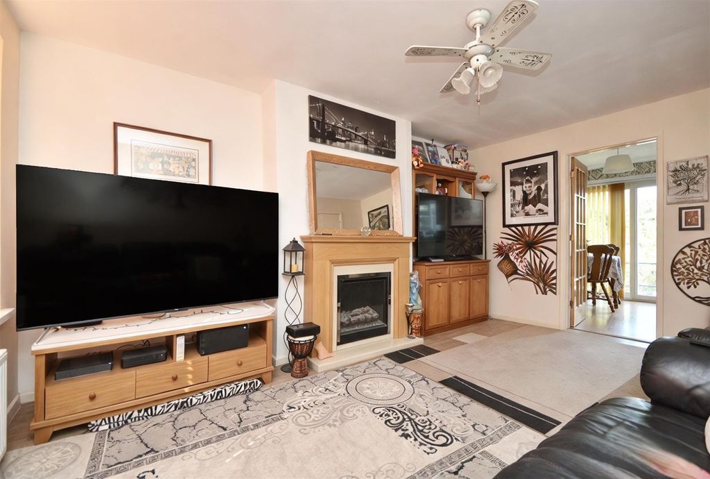 Property photo 3 of 15 Sitting Room