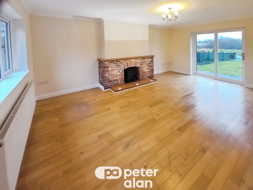 Property photo 2 of 11 Living Room